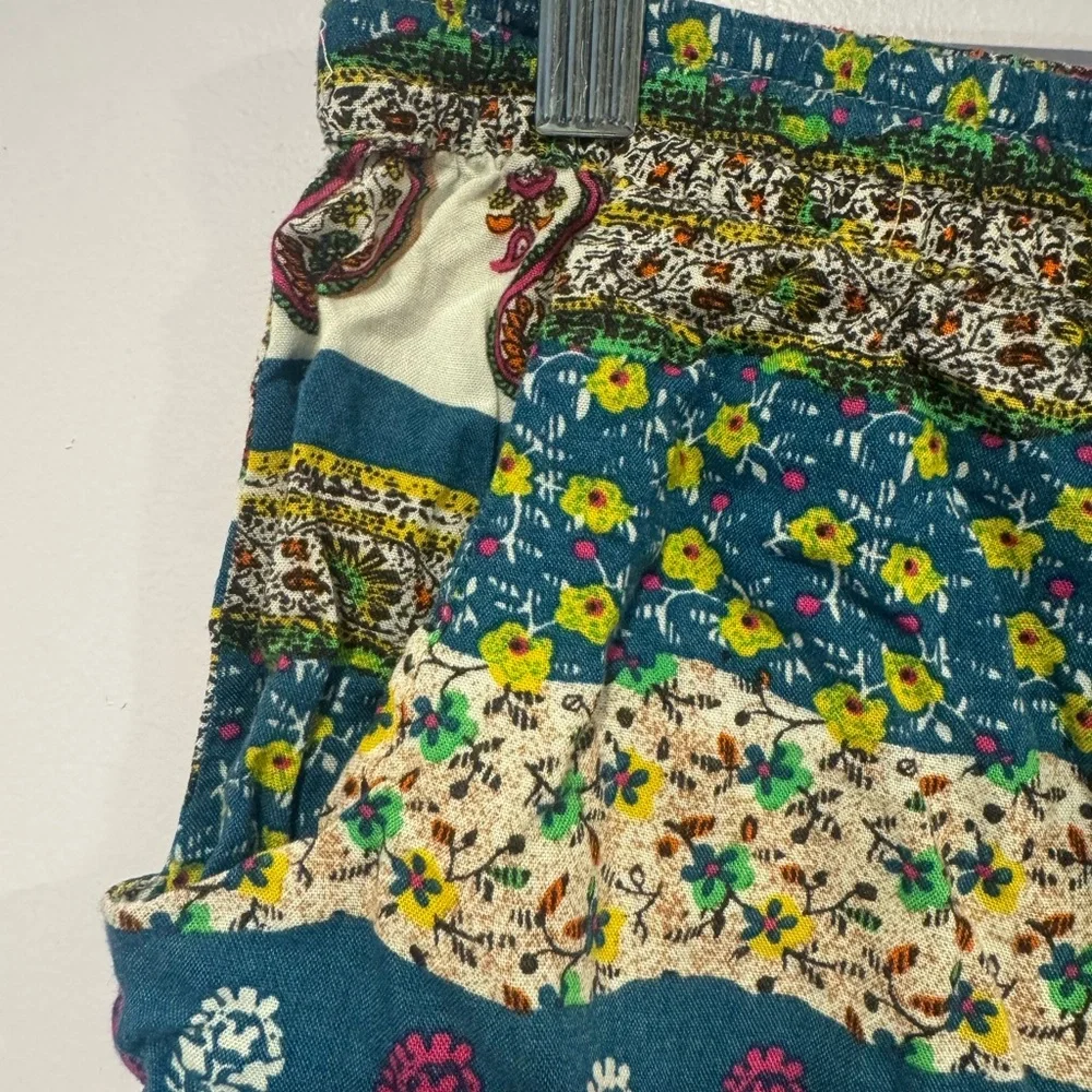 American Eagle paisley multi‎ colored flowy shorts